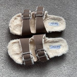 BRAND NEW Nicole Miller Birkenstock-style sandals size 8 faux fur